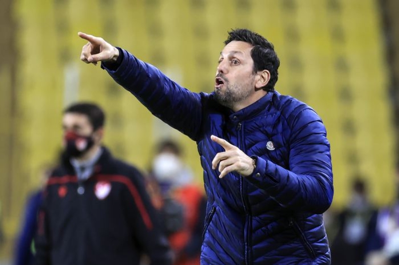 <p>Adeta ezber bozan Bulut diğer taraftan Papiss Cisse, Gökhan Gönül ve Jose Sosa gibi hemen herkesin ‘banko oynar’ dediği isimleri yedek bıraktı.</p>