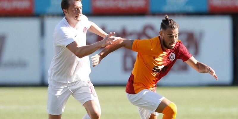 <p>Ancak tecrübesizliği nedeniyle bunun bir risk olabileceği de Terim'in ekibiyle paylaştığı bir başka görüş oldu.</p><p><br></p><p>Fanatik</p>