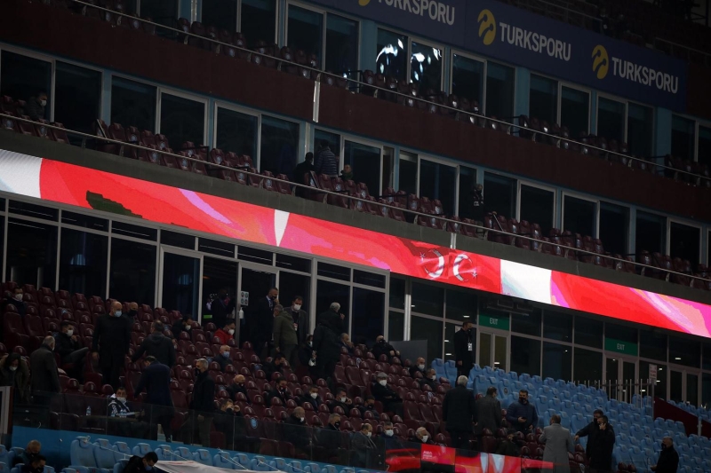 <p>Matan nceki senaryodan farkl olmad, favorim Galatasaray'd. Dolu tribnler nnde olsa farkl olabilirdi. ki takm arasnda oyun, hazrlk ve kadro anlamnda fark var. Kald ki Galatasaray'n klas diyeceimiz oyuncular daha oynamyor. deal santrforu yok, onun yedei yok, kalecisi yok ve Babel yok. Okan da oynadka iyi gidiyor, hatasz oynamaya alyor.</p>