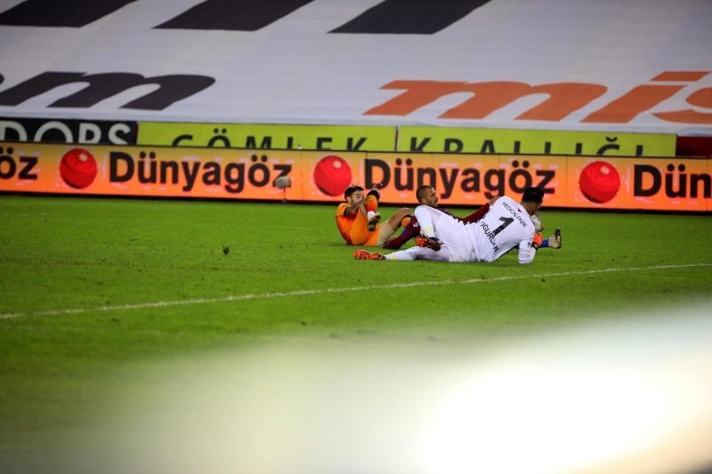 <p>Trabzonspor'un maksimumu inann bu, belki Nwakaeme'den fazlasn beklersiniz ama u anda ampiyonlua oynayabilecek kadrodan ok uzakta. Uurcan Hatay manda bu toplar kard, karmaynca malup oluyorsun.</p>