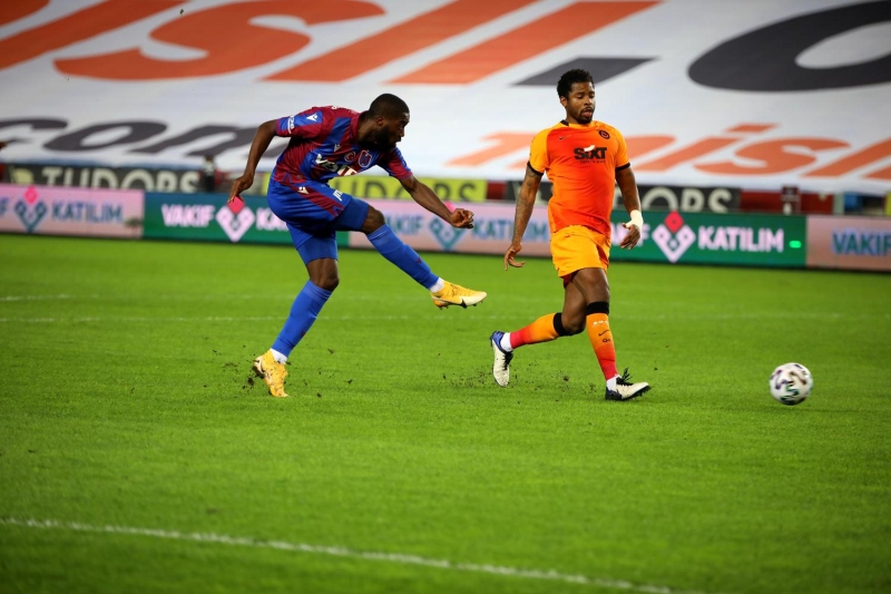 <p>Ben Ryan Donk hayranym. Maradona m, deil ama her eve lazm. Rakip oyuncuyla kavga, grlts yok, indirimse maata indirim. Byk kulbn kymetini biliyor. yi gidiyor ya haftaya oynatmasn hoca, asla kapris yapmaz, bakas yapar.</p>