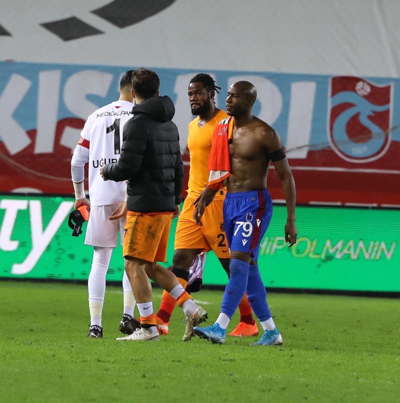 <p>Luyindama bana gre 3 stoper arasnda ilk stoper ama hoca Donk'u oynatmaya devam ediyor. Yarn bir gn Taylan'n destekisi olarak da oynayabilir.</p>