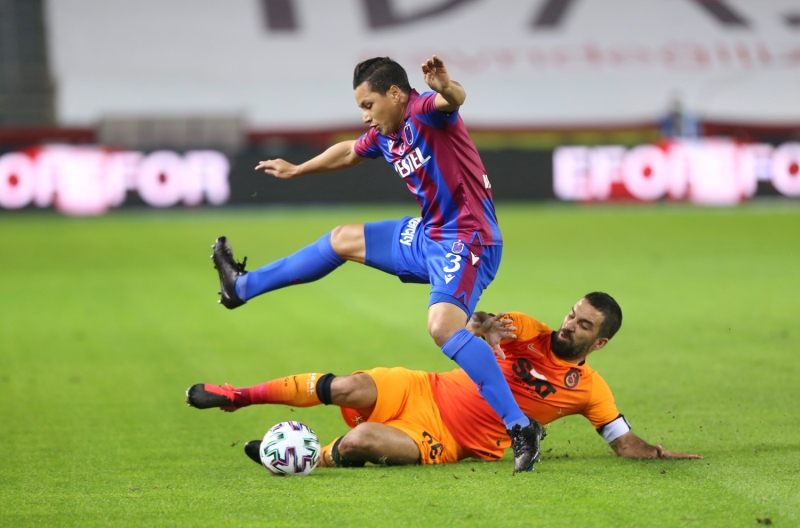 <p>Gol attka st ste gelir. Arda 3. golm attm diyor, haftaya yine pozisyona girecektir. Arda ceza alan topusu kimliinden kmt, yine oralara girecektir. Baz oyuncular vardr, vcudunu iyi kullanr topa basnca.</p>