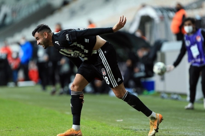 <p>Bu sezon Sper Lig'de en fazla asist yapan oyuncu olan Rachid Ghezzal'n asistlerinin tamam ortayla geldi.</p><p>Asist: 6</p><p>sabetli orta: 24</p><p>Orta %: 36.4</p><p>ut pas: 25</p>