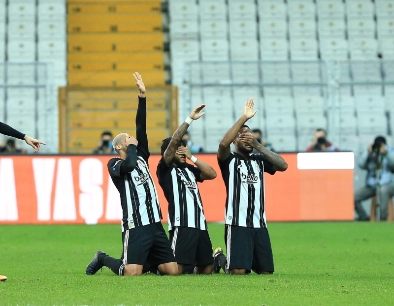 <p>Ouzhan zyakup, 27 Aralk 2019'daki Genlerbirlii mandan bu yana,<span >Besiktas</span></p><p> formasyla Sper Lig'deki ilk goln Sivasspor filelerine gnderdi.</p>