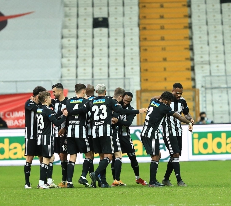 <p>Bu sezon ilk kez st ste  Sper Lig manda gol yemeyen<span >Besiktas</span><span >, daha nce bu kadar uzun bir seri yakaladnda kalede yine Ersin Destanolu vard (Haziran 2020).</span></p>