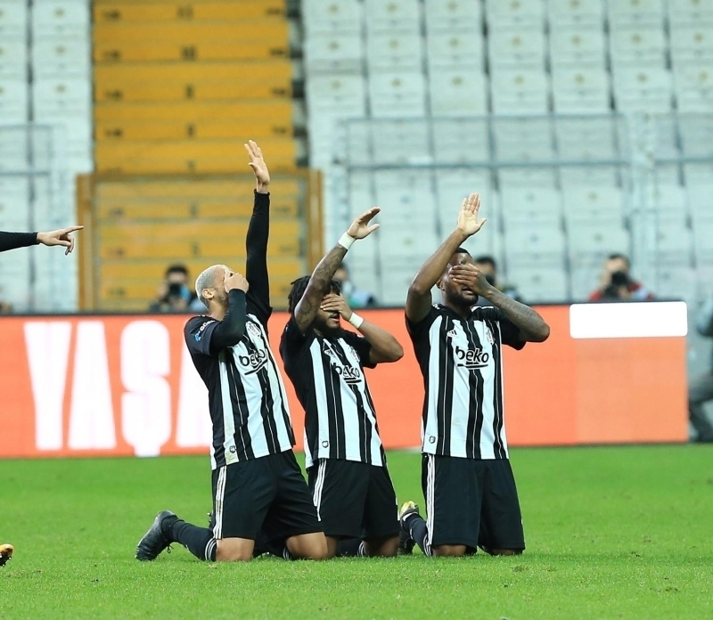 <p>Yeni tip koronavirs (Kovid-19) karantina srecini tamamlayan kaleci Utku Yuvakuran, 3 ma sonra kadroda yer buldu.</p>