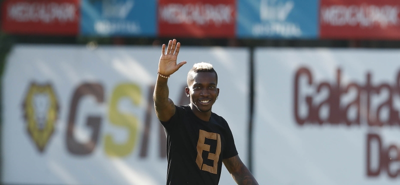 <p>Diğer taraftan, Galatasaray'da kiralık oynarken geçen sezonun sonuna doğru kulübü Monaco tarafından geri çağrılan Henry Onyekuru, sarı-kırmızılı formayı tekrar giymek için menajeri aracılığıyla haber gönderdi.</p>