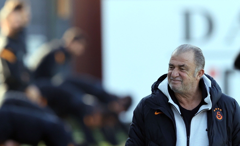 Maaşında indirim yaparak yeni sözleşmeye imza atmak isteyen Belhanda'nın takımda kalması için teknik direktör Fatih Terim'in onay verdiği ve topu yönetime attığı gelen bilgiler arasında.<p><br></p><p>DHA</p>