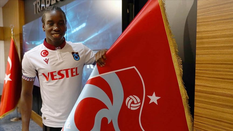 <p><b>GİDECEK LİSTESİ KABARIK</b></p><p><br></p><p>Trabzonspor’da 5 Ocak’ta başlayacak olan ara transfer döneminde <b>Campi, Hosseini, Diabate, Afobe, Plaza ve Bilal</b> <b>ile yolların ayrılması planlanıyor. </b></p>