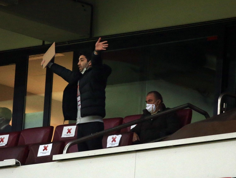 <p><b>EMRE'NİN ARKADAN YAPTIĞI MÜDAHALE KARTI GETİRDİ</b></p>