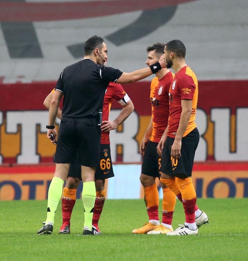 <p><b>KARAR SOSYAL MEDYAYI İKİYE BÖLDÜ</b></p>