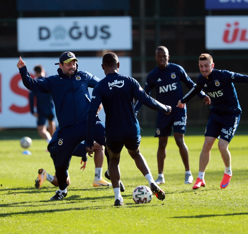 <p>Fenerbahçe Teknik Direktörü Erol Bulut'un Kasımpaşa maçına şu 11'le çıkması bekleniyor: </p>