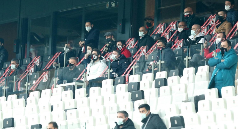<p>Fatih Karagümrük, 2020 yılında TFF 1. Lig ve Süper Lig'de ev sahibi olduğu 17 karşılaşmada 10 galibiyet ve 7 beraberlik alarak geçtiğimiz yılı yenilgisiz tamamlamıştı.</p>