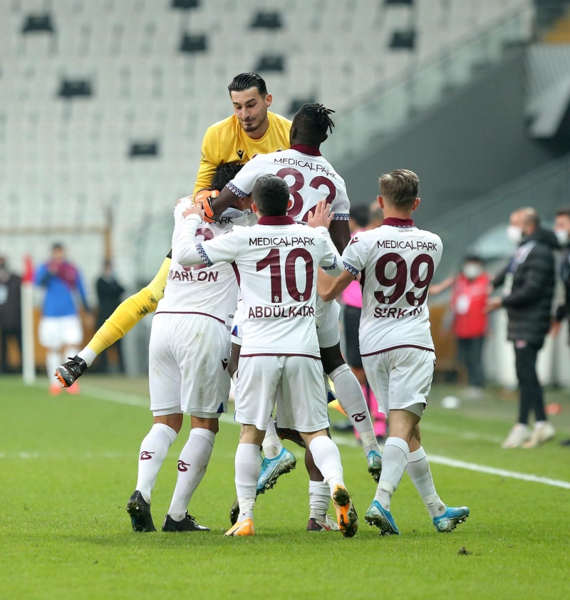 <p>Trabzonspor, Süper Lig'in 16. hafta mücadelesinde deplasmanda Fatih Karagümrük'ü 2-1 yendi ve 2021'de oynadığı ilk maçtan galibiyetle ayrıldı.</p>