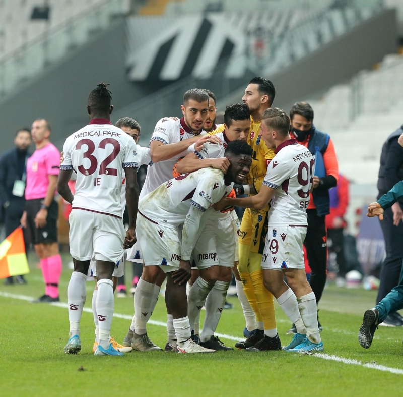 <p>Trabzonspor, Abdullah Avcı geldikten sonra ilk kez bir Süper Lig maçının ilk yarısını isabetli şut çekemeden tamamladı...</p>