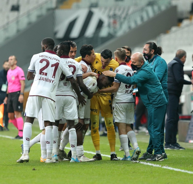 <p>Bu sezon 6. galibiyetini alan Trabzonspor puanını 23'e yükseltti. Dördüncü yenilgisini alan Fatih Karagümrük ise 21 puanda kaldı.</p>
