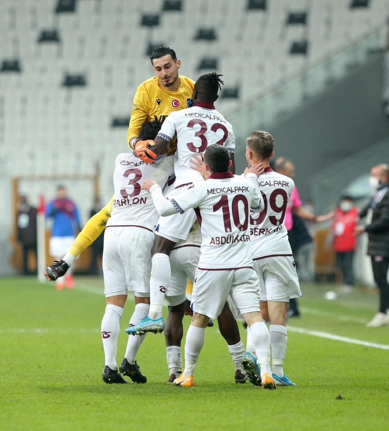 <p><b>TRABZON, 2021'E GALİBİYETLE BAŞLADI</b><br></p>