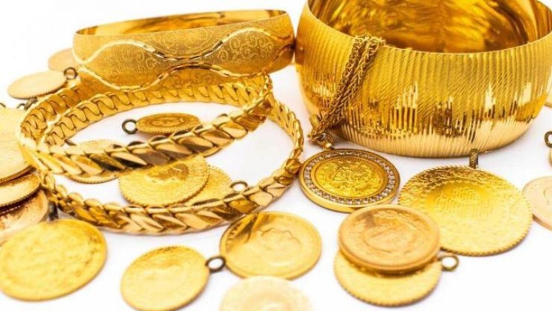 <p>Küresel piyasalarda yeni tip koronavirüs (Kovid-19) salgını nedeniyle artan risk algısı, salgın nedeniyle merkez bankaları ve hükümetlerce alınan trilyonlarca dolarlık önlemler, ABD ile Çin arasında devam eden gerginlik, ABD iş gücü piyasasının sıkıntılı durumu ve salgında ikinci dalga endişeleri, altın fiyatlarının 2020 yılında kayda değer bir şekilde artmasına neden oldu.</p>