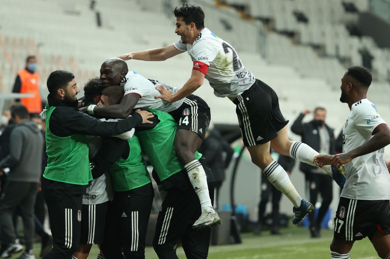<p>Süper Lig ve Avrupa'nın beş büyük liginde iki oyuncusu 8 gol barajını geçen yalnızca 4 takım bulunuyor.</p>