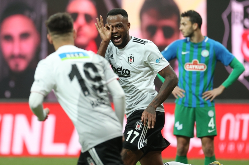 <p>Beşiktaş, Ekim-Kasım 2009 arasından bu yana ilk kez üst üste beş Süper Lig maçını gol yemeden kazand</p>