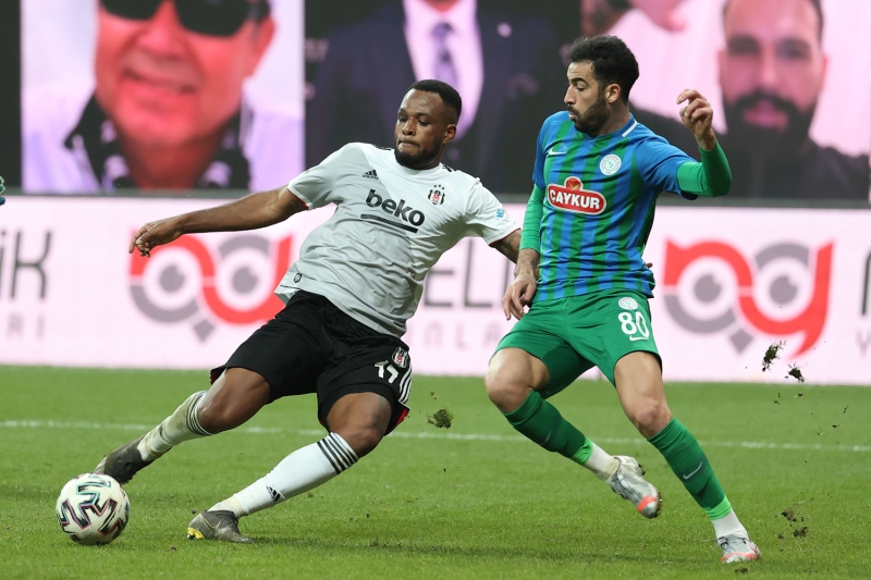 <p>Çaykur Rizespor'u 6-0 yenen <span >Beşiktaş, </span><span >Süper Lig tarihinde rakibine karşı en farklı galibiyetini aldı.</span></p>