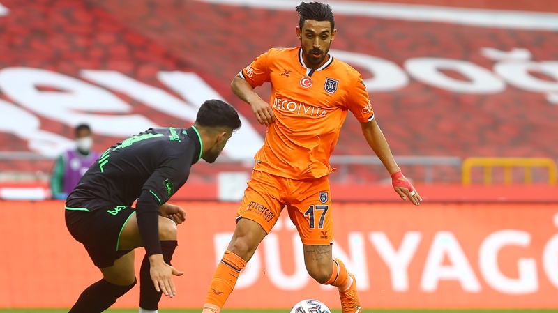 <p>Terim'in planlarında önemli bir yer tutan 25 yaşındaki orta saha oyuncusu, aynı zamanda Taylan Antalyalı, Oğulcan Çağlayan ve Emre Kılınç'la da yakın arkadaş. </p>