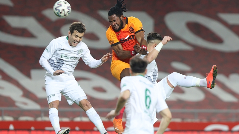 <p>Ardından Galatasaray Yönetimi, <b>Diagne artı Luyindama </b>önerisiyle Başakşehir'in kapısını çaldı. </p>