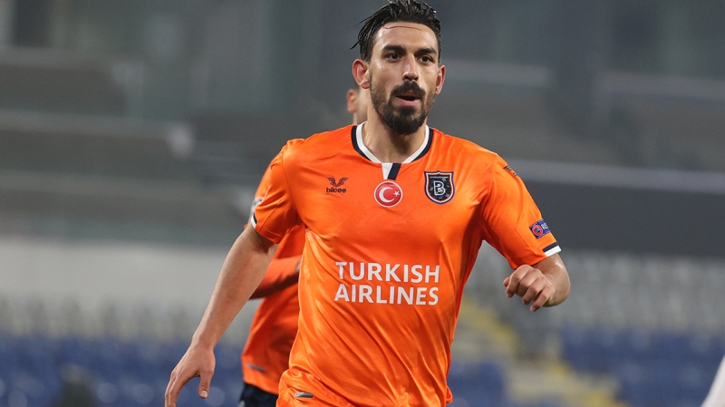 <p>İrfan'ın hem bu isimlerle birlikte oynamak istediği hem kariyerini Fatih Terim yönetiminde bir üst seviyeye çıkarmayı hedeflediği kaydedildi.</p><p><br></p><p>Fanatik</p>