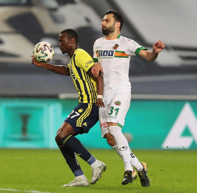 <p>Ozan Tufan son dönemde Premier Lig'den iki ekibin transfer listesinde yer alıyor.</p>