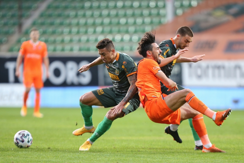 <p>İki takım arasında görüşmelerin sürdüğü belirtilirken, sürpriz bir harekete ise Galatasaraylı Taylan Antalyalı imza attı.</p>