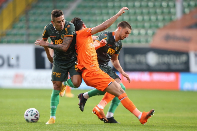 <p>Sarı-kırmızılı futbolcu, Instagram hesabında Yasin Becek isimli bir kullanıcının 'Buluşmaya az kaldı' şeklindeki paylaşımına hikayesinde yer verdi.</p>