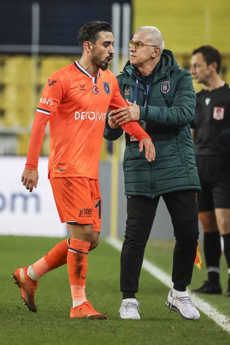 <p>25 yaşındaki oyuncunun transferi için Fatih Terim de çok ısrarcı.</p>