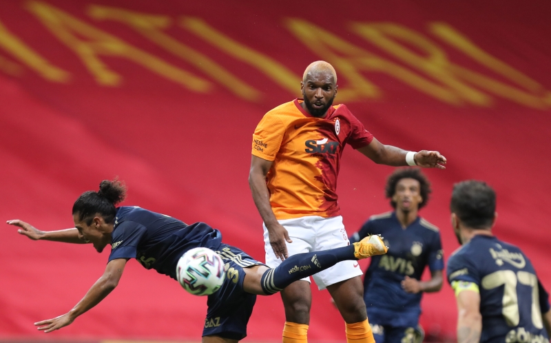 <p>Ge�ti�imiz g�nlerde koronavir�s ge�iren ve bu nedenle tam 12 kilo veren Hollandal� y�ld�z, bu sezon 12 resmi ma�ta 674 dakika sahada kald�.</p>