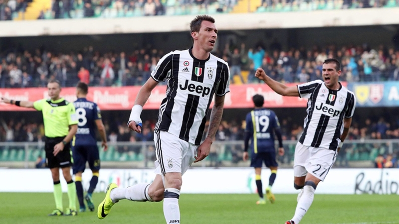 <p>Mandzukic'in ilerlemiş yaşı ve üstelik boşta olmasına rağmen böyle bir tavır takınması yönetimin canını sıktı.</p><p><br></p><p>Fotomaç</p>