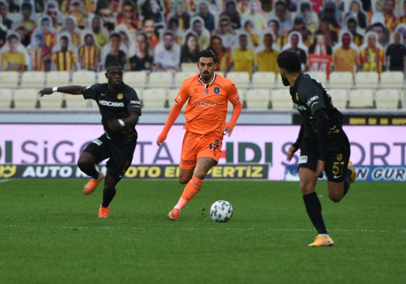 <p>Takas artı para yoluyla bu transferi bitirmek isteyen Sarı-Kırmızılılar, Diagne + Emre Akbaba + 2 milyon Euro teklifi sonrası, Luyindama + Diagne önerisiyle Başakşehir'in kapısını çaldı.</p>