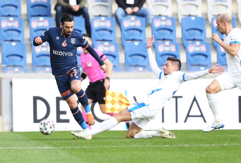 <p>Kulüpler arasında bir yandan temaslar olurken Galatasaray'ın yıldız isimleri Taylan ile Oğulcan da yakın arkadaş oldukları İrfan Can'ın Sarı-Kırmızılı formayı giymesi için sosyal medyada çalışıyor. </p>