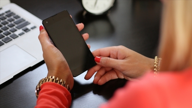 <p class='>Whatsapp yerine alternatif uygulamalar bulunuyor. </p><p class='><br></p><p class='>BİP, Telegram gibi uygulamalar farklı şirketlerin Whatsapp yerne kullanılabilecek sohbet programlarıdır.<br></p>