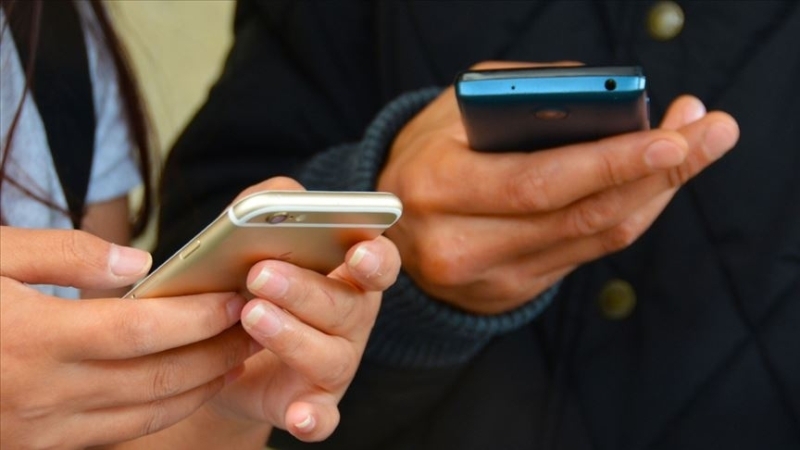 <p>:'Hizmetlerimizi kullandıkça ve Hizmetlerimiz üzerinden iletişim kurdukça bilgilerinizi paylaşırsınız. Biz de Hizmetlerimizi yürütmek, sunmak, iyileştirmek, anlamak, özelleştirmek, desteklemek ve pazarlamak amacıyla bilgilerinizi paylaşırız. Hizmetlerimiz ya da Facebook Şirketlerinin hizmetleri hakkında size pazarlama amaçlı içerikler gönderebiliriz.'</p>