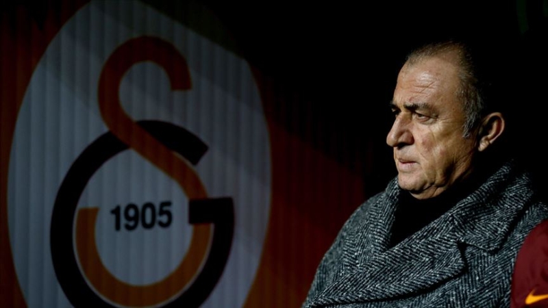 <p>Fatih Terim’in,<b> “Olacak iş mi bu? Maçtan önce tüm takımın keyfini kaçırmaya, moralini bozmaya kimin hakkı var? Böyle deklarasyon mu olur? Benim arkamda 25 milyon var. Onlardan güç alıyorum”</b> dediği öğrenildi.</p>