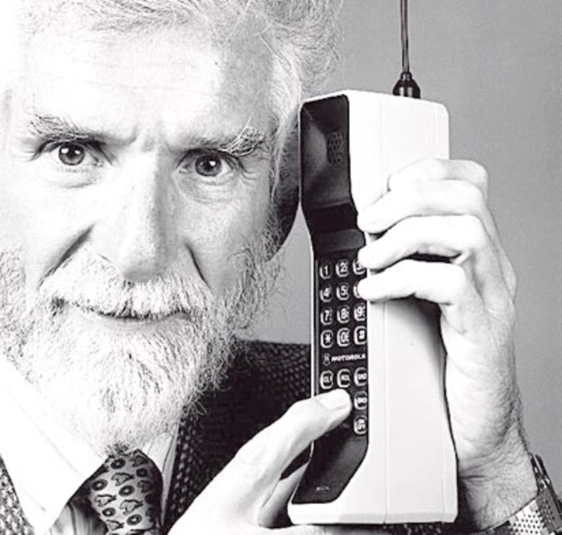 <p><b>Cep Telefonu</b></p><p>John Francis Mitchell & Martin Cooper (1973)<b><br></b></p>