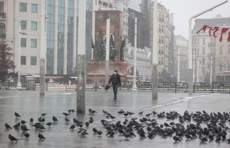 <p>Fırtına ile birlikte şiddetlenen yağışın tadını çocuklar çıkardı. Bugün ve yarın yurt genelinde etkisini sürdürecek olan kar yağışının ardından hava sıcaklıkları daha da düşecek. Peki Kar yağışı ne zamana kadar sürecek? İşte önümüzdeki 5 gün hava durumu raporu.</p>