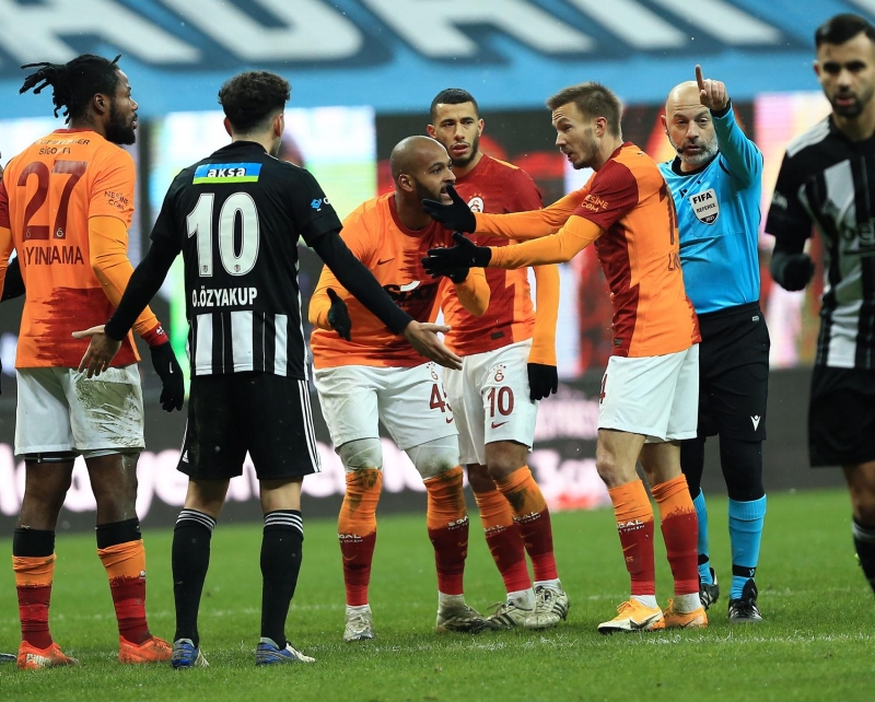 <p>Beşiktaş istikrarlı, ligimizin ilk yarısında geniş kadro zaafiyetine rağmen, önemli oyuncularını kullanamamasına rağmen, Fenerbahçe'yi, Başakşehir'i Trabzonspor'u yendi. Antrenörlerin oyunculara karşı liderliği önemlidir, Fatih Terim'in de en büyük avantajlarından biri budur. Beşiktaş'ın 18 maçta aldığı 38 puan değerli.<br></p>