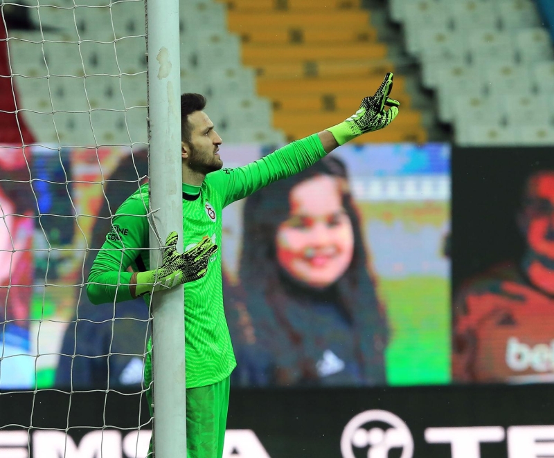 <p>Cüneyt Çakır, ilk yarıda Arda'yı kırmızı kartla atsaydı, Diagne'yi atar mıydı? Atmazdı.</p>