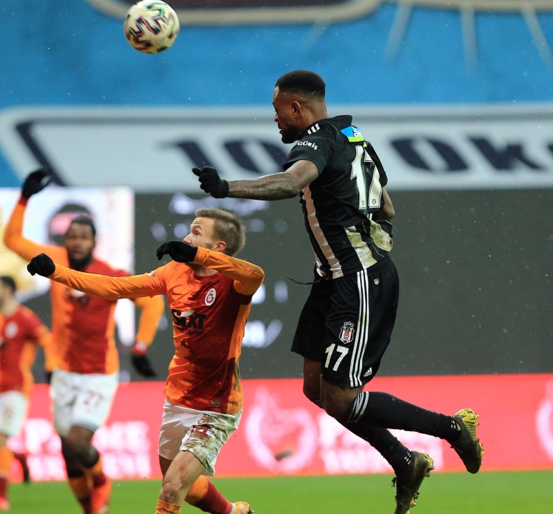 <p>Beşiktaş'ta motivasyon yüksek ve rahatlar. Sergen Yalçın'ın gamsız görüntüsünün altındaki arzusu ve takımı yetenekli olduğuna inandırmak önemli. Bu Fatih Terim'in de önemli özelliklerindendir, takımını kazanacağına inandırıyor.</p>