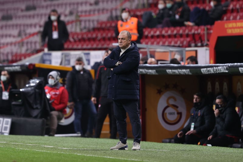 <p>Kolay de�il, kimsenin i�i kolay de�il. Farkl� galibiyetlerden sonra anlatmak kolayd�r ama teknik analize girmeyece�im.' ifadelerini kulland�..</p>