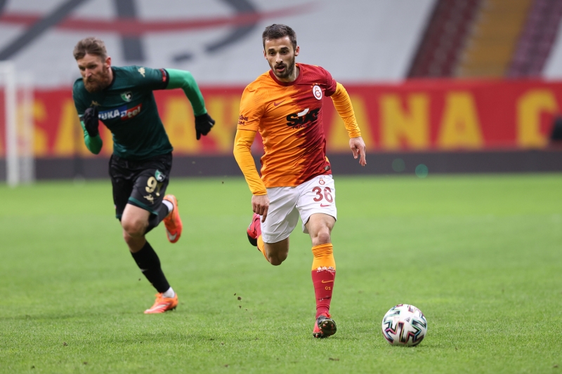 <p>Arda Turan'�n �ok iyi oynad���n� da vurgulayan Fatih Terim, 'Bug�n ayr�ca sevindirici olan bir �ey 3 puanla beraber Muslera'n�n d�n���.&nbsp;</p>