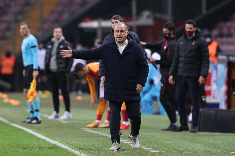 <p>Galatasaray, Denizlispor galibiyetiyle puan�n� 36 yaparak bir ma� fazlas�yla lider Be�ikta�'�n 2 puan gerisine y�kseldi.</p>
