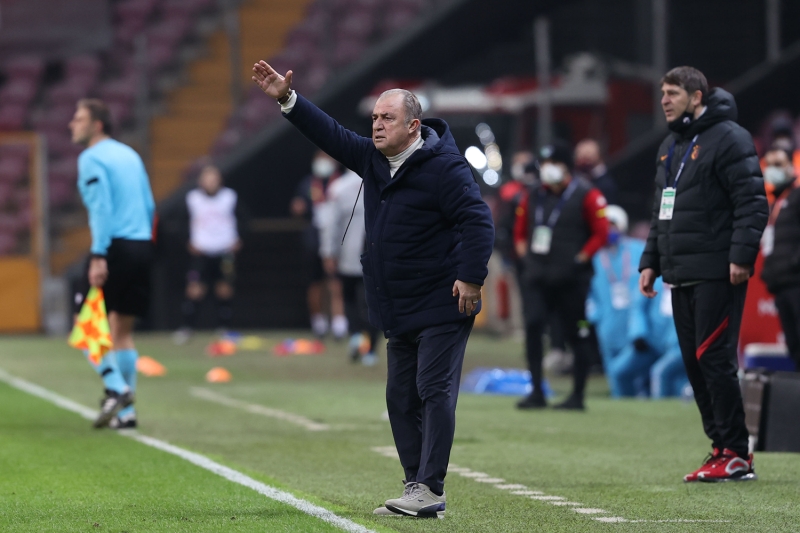 <p>Muslera'ya ho� geldin diyorum. Bir s�r�, bir�ok sevinecek �ey var. Sonu� itibariyle iyi bir hafta oldu. Hemen tekrar ba�l�yoruz Malatya i�in.' diyerek s�zlerini noktalad�..</p>