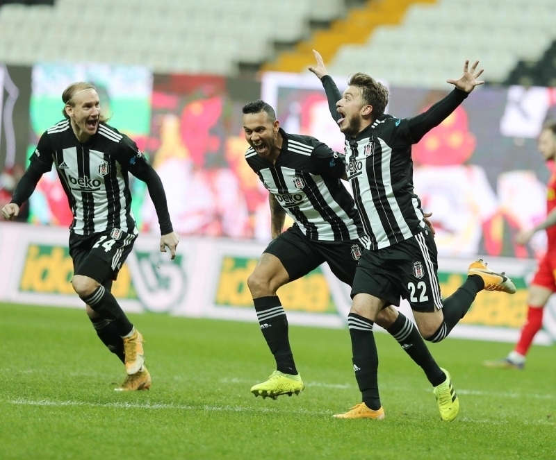 <p>Mümkün olursa takımı güçlendirmek istiyoruz. Buna yönetim karar verir. Ben istediklerimi söyledim. </p>